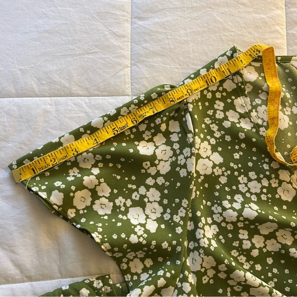 Like New LC Lauren Conrad Colie Wrap Short Sleeve Dress in Green Floral Print - Picture 7 of 9